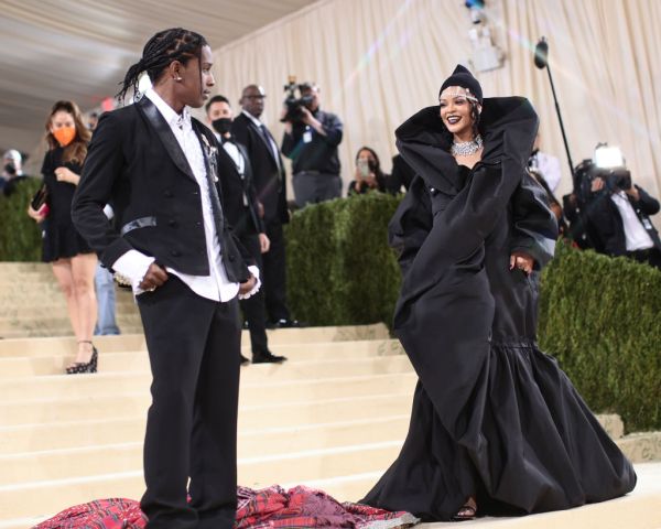 NEW YORK, NEW YORK - SEPTEMBER 13: (EDITORS NOTE: This image was created using a starburst filter) ASAP Rocky and Rihanna attend The 2021 Met Gala Celebrating In America: A Lexicon Of Fashion at Metropolitan Museum of Art on September 13, 2021 in New York City. (Photo by Dimitrios Kambouris/Getty Images for The Met Museum/Vogue )