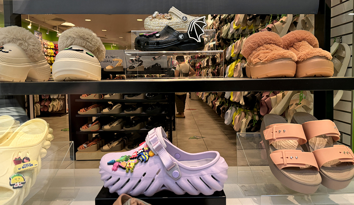 Crocs, store, earnings, shoes, footwear